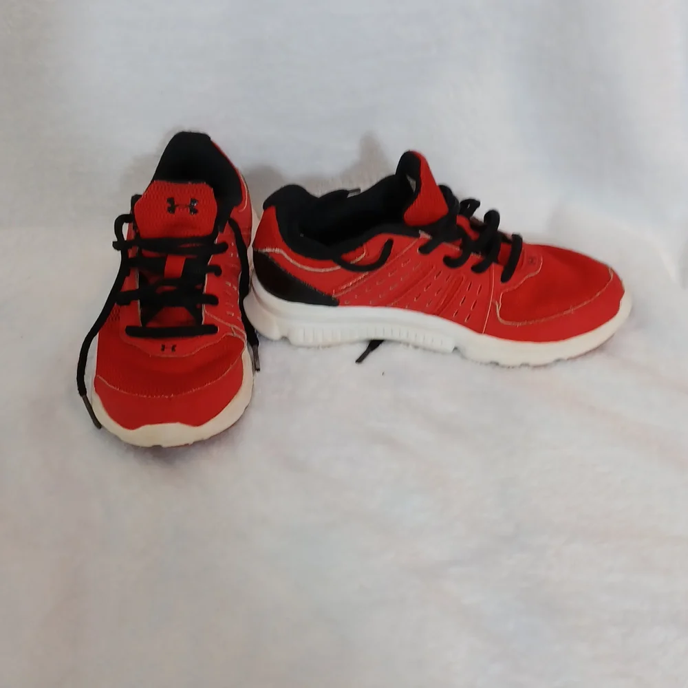 Under Armour Red Tennis Shoe Size 1Y Youth - Picture 3 of 7